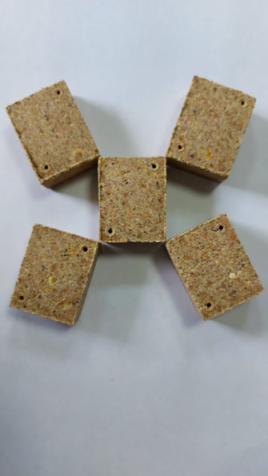 Жмыховые кукурузные кубики повышенной аттрактивности МЕД